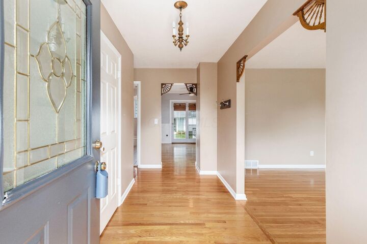 Property Photo:  408 Pickering Drive  OH 43147 