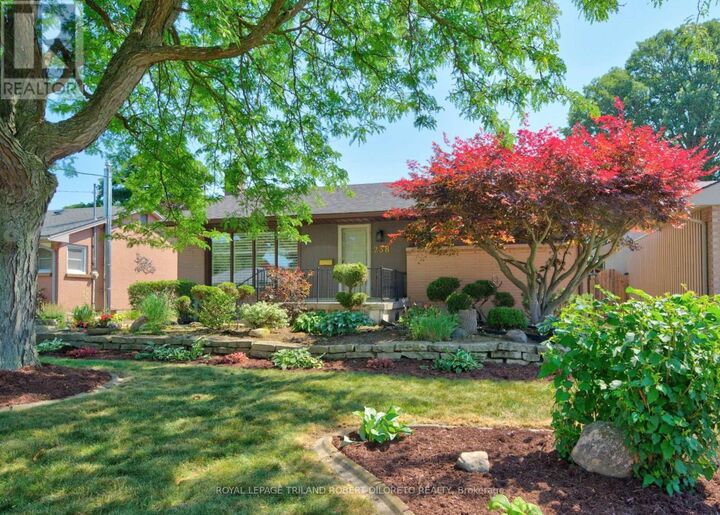 Property Photo:  238 Starlight Avenue  ON N5W 4X9 