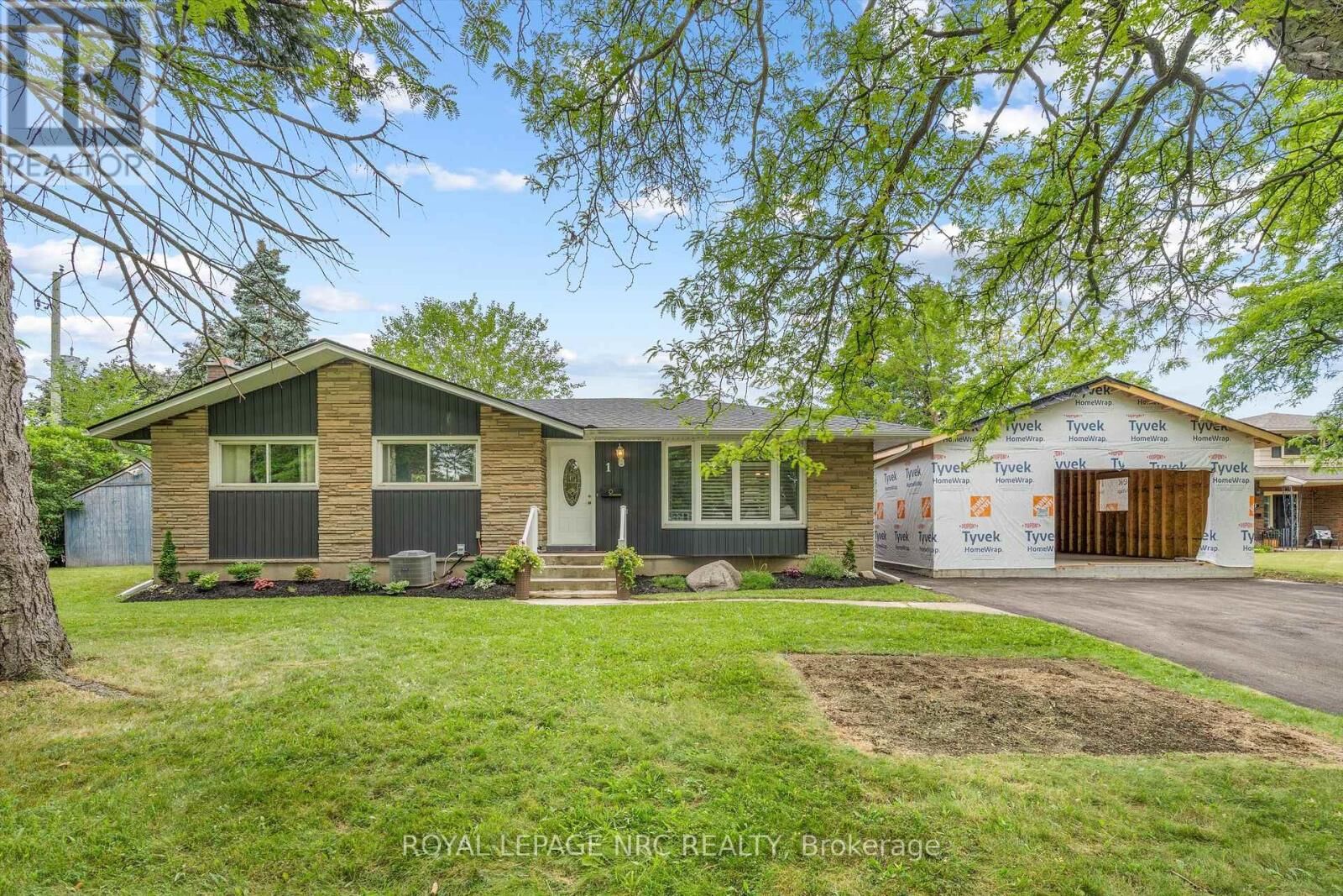 Property Photo:  1 Kingston Bay  ON L2M 4H6 