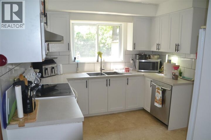 Property Photo:  757 Retlaw Drive  ON N7V 2W5 