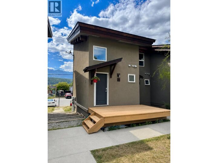 Property Photo: 1110 11th Avenue South 3 BC V0A 1H0