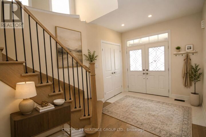 Property Photo:  83 Kingknoll Crescent  ON L4P 0H8 