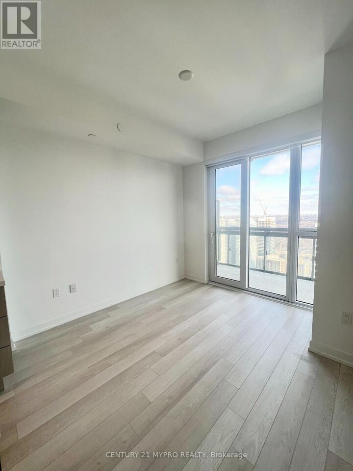 Property Photo:  39 Roehampton Avenue 3802  ON M4P 0G1 