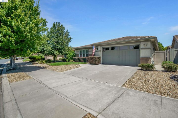 Property Photo:  2472 Shadow Berry Dr  CA 95336 