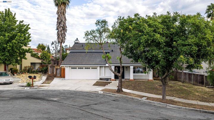 Property Photo: 866 Hidatsa Ct CA 94539