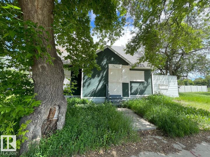 8615 106 Street NW — photo 1