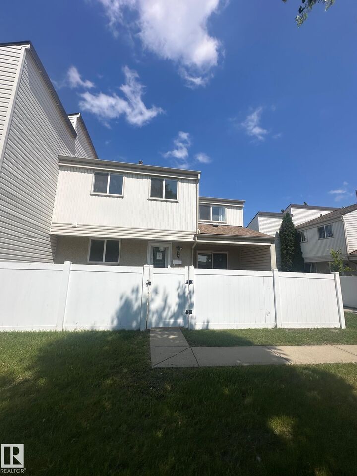 5 Woodvale Village NW — photo 1