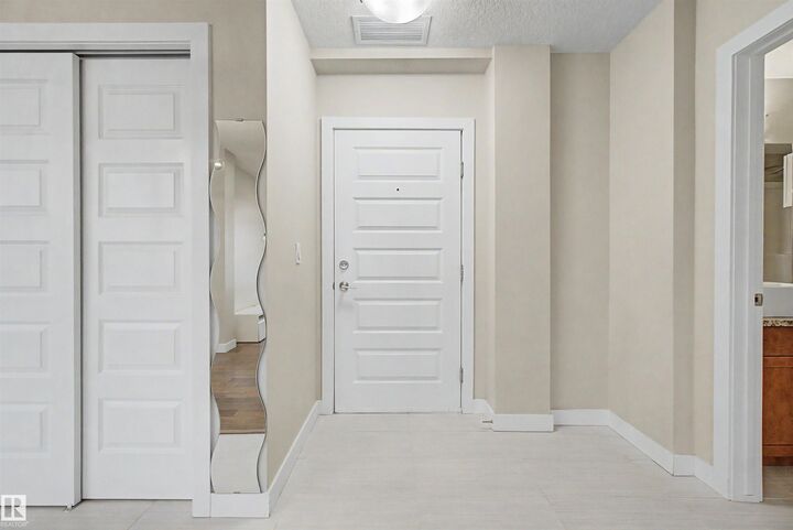 Property Photo: 5151 Windermere Boulevard SW 1225 AB T6W 2K4