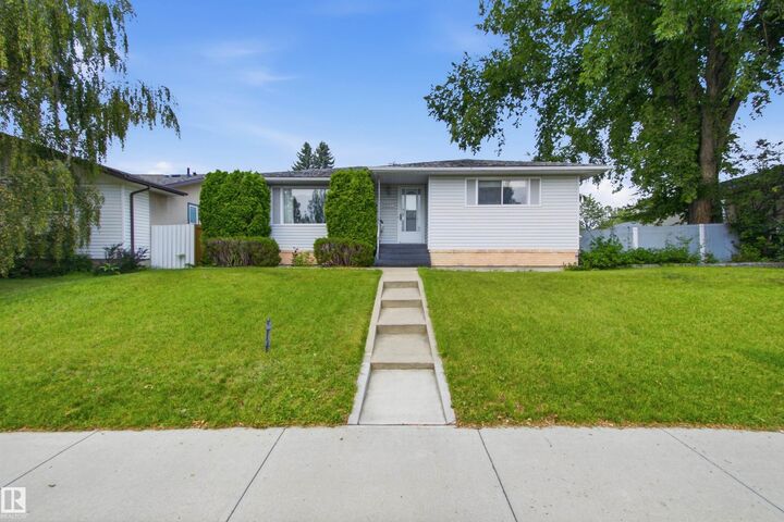 Property Photo: 11548 41 Avenue NW AB T6J 0V1