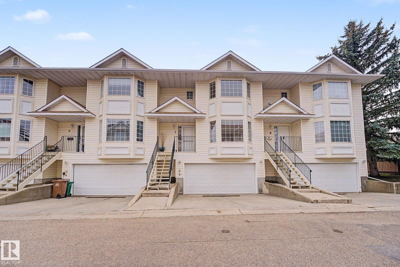 Property Photo:  10 Devon Close 7  AB T8N 6B6 