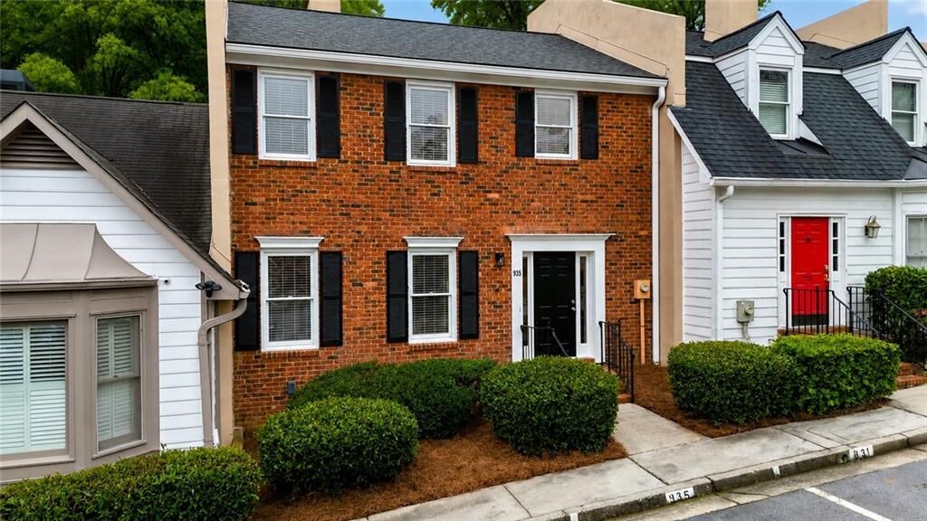 Property Photo: 935 Lenox Hill Court NE GA 30324