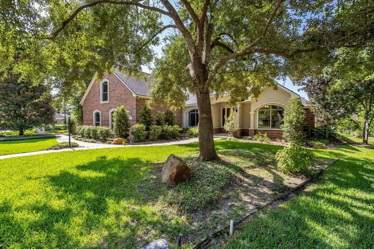 Property Photo:  110 April Waters Drive W  TX 77356 