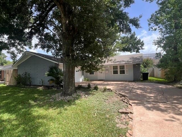 Property Photo: 9543 Beverlyhill St TX 77063
