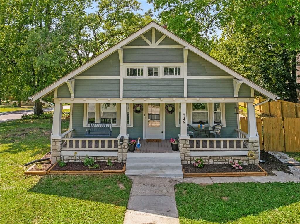 Property Photo: 426 N Nettleton Avenue KS 66012