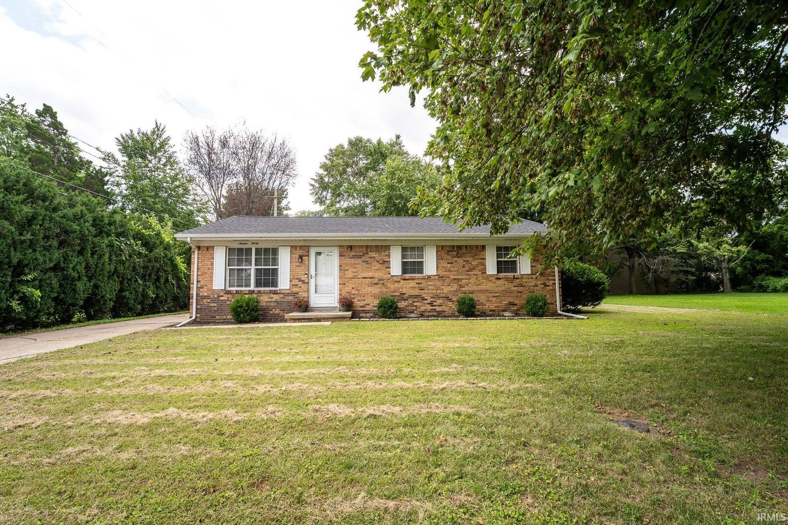 Property Photo: 1630 N Colony Road IN 47715