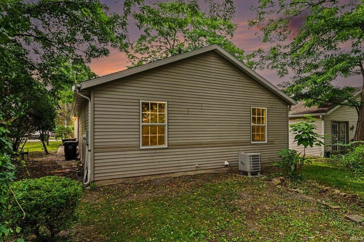 Property Photo:  2230 S Meade Street  IN 46613 