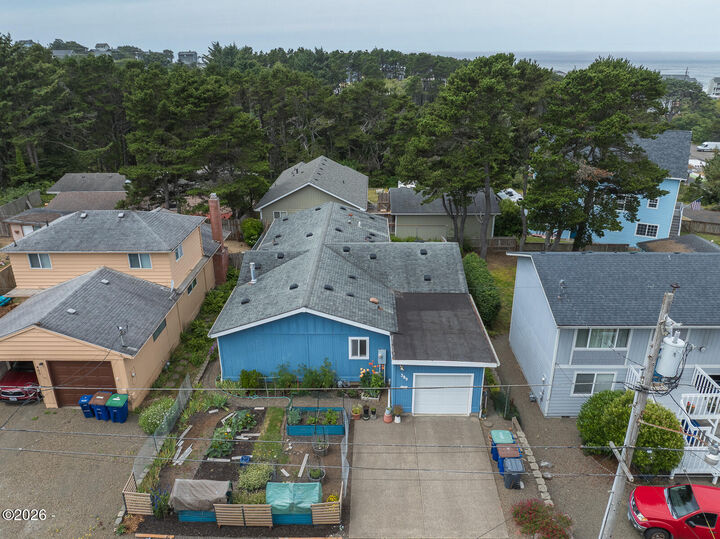 Property Photo: 389 SE Inlet Avenue OR 97367