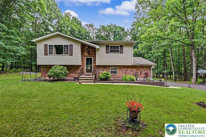 Property Photo: 386 Upper Ridge Drive PA 18330