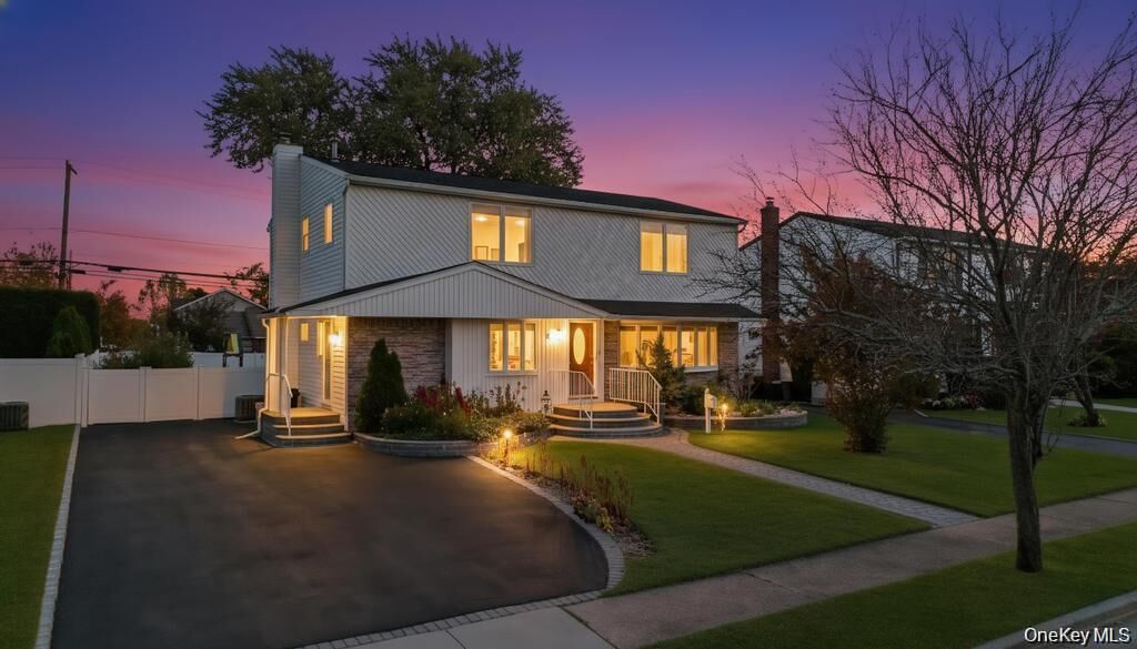 Property Photo:  30 Andover Lane  NY 11801 