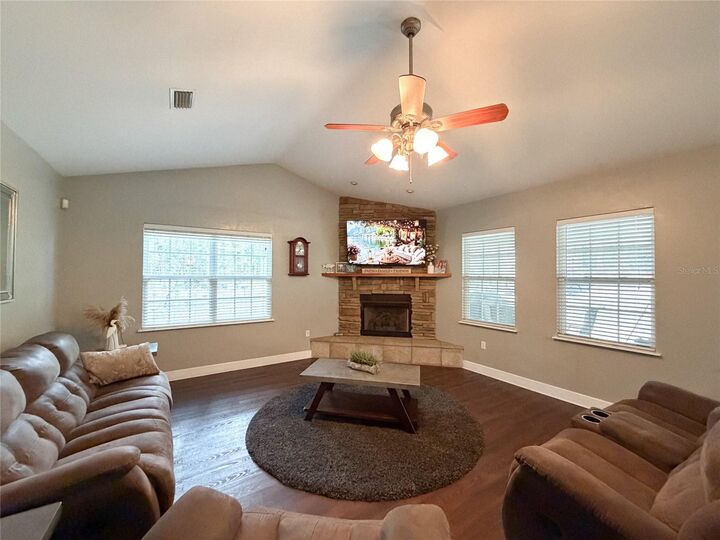 Property Photo:  20942 NW 200th Avenue  FL 32643 