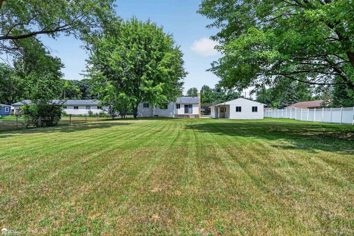 Property Photo:  5286 Roberts Drive  MI 48506-1554 