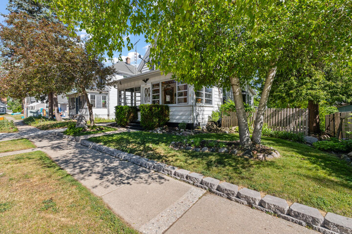 Property Photo:  432 Pleasant Ave  WI 53027 