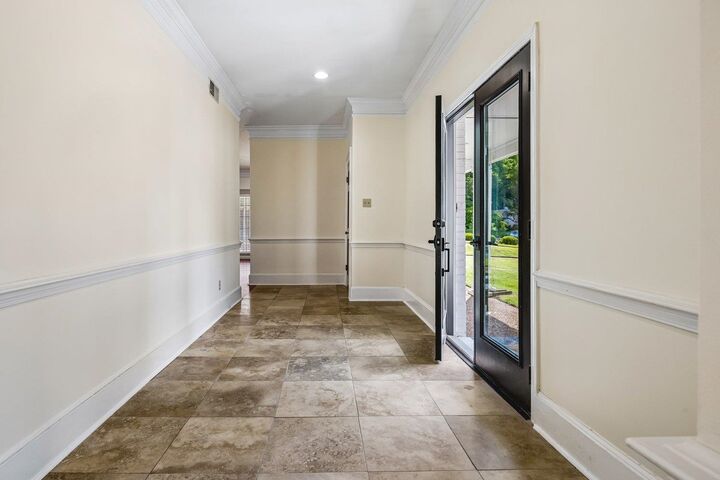 Property Photo: 178 S Grove Park Rd TN 38117