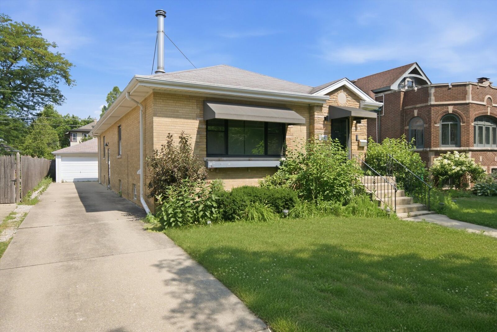 Property Photo:  940 N Oak Park Avenue  IL 60302 