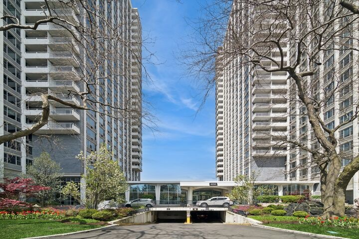 Property Photo:  4250 N Marine Drive 2909  IL 60613 