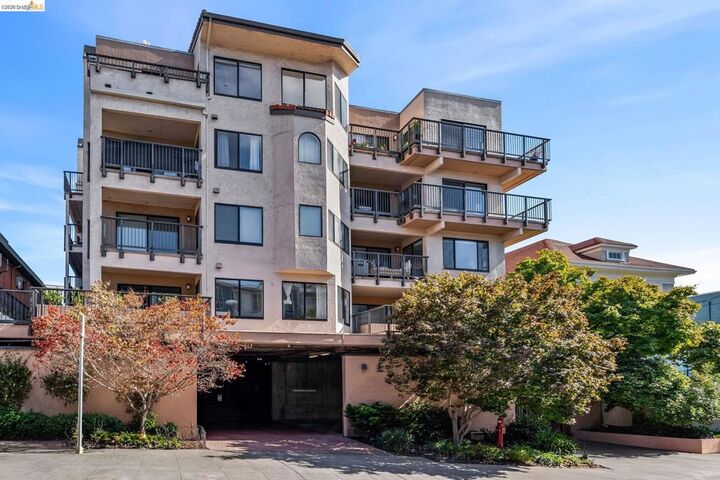 Property Photo:  322 Hanover Ave 512  CA 94606 