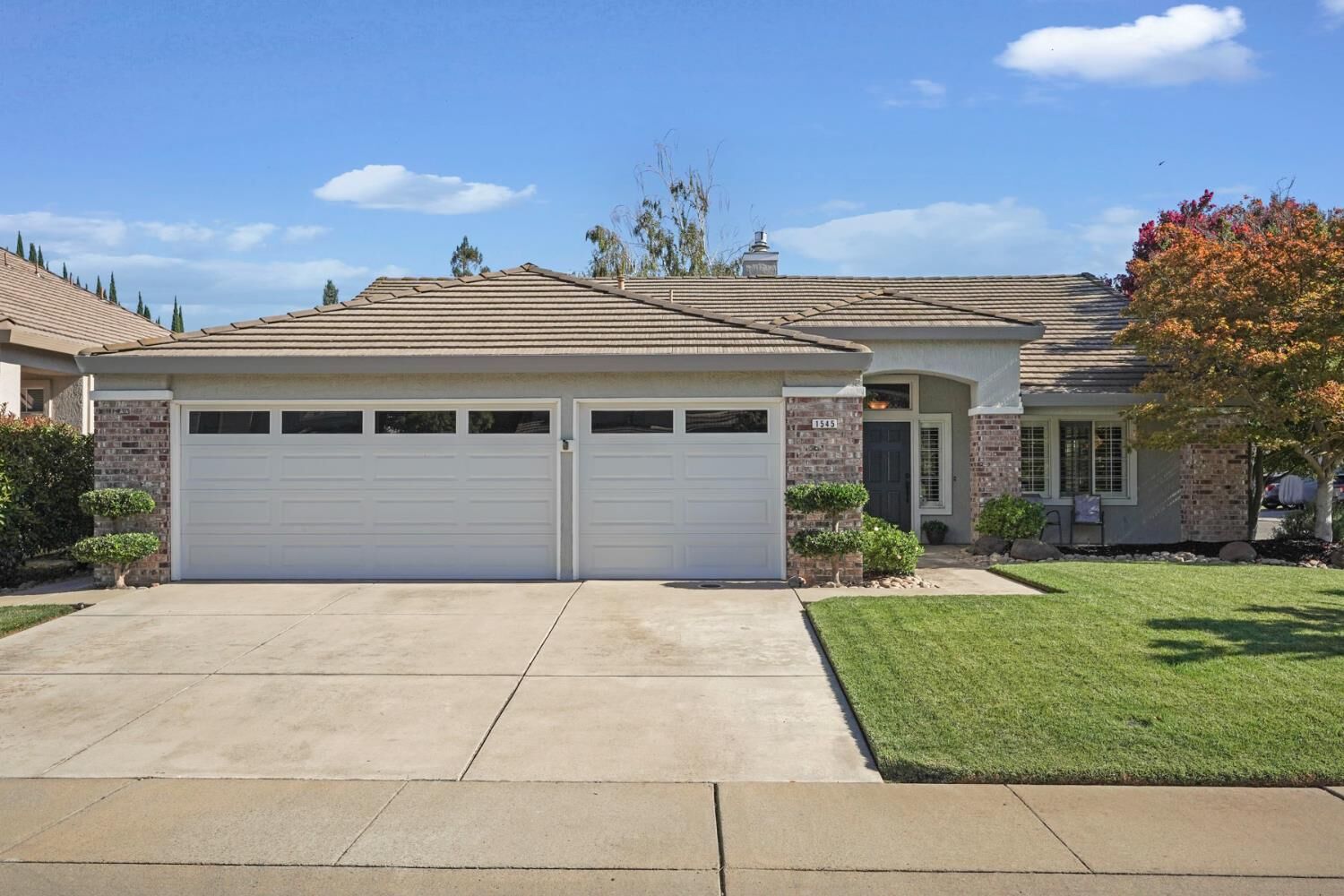 Property Photo: 1545 Jasmine Way CA 95242