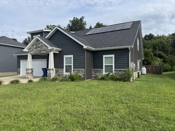 Property Photo:  280 Bluebriar Trce  TN 37043 