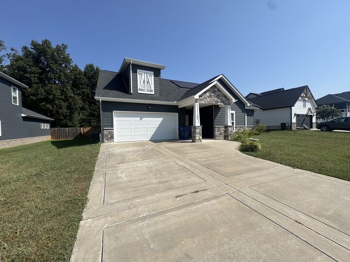 Property Photo:  280 Bluebriar Trce  TN 37043 