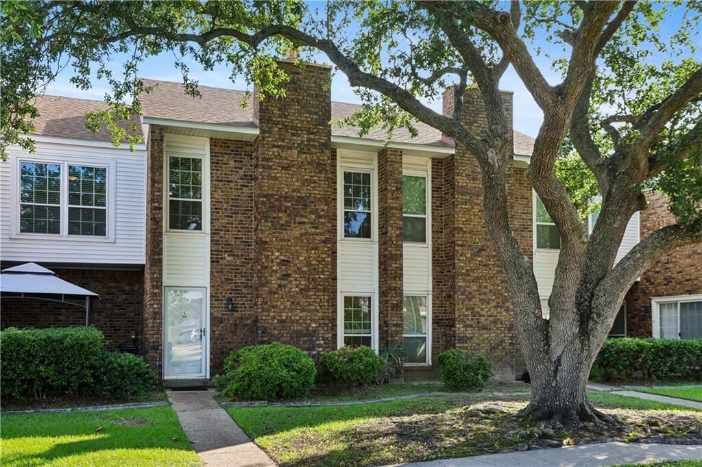 Property Photo: 1014 St Julien Drive A2 LA 70065