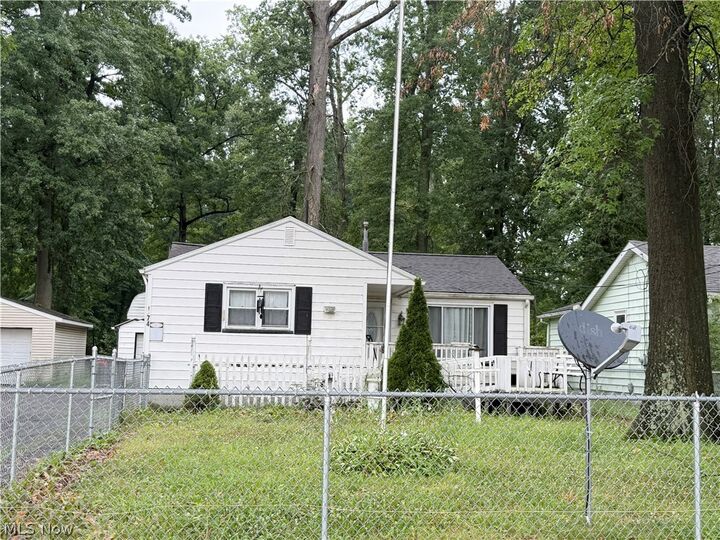 Property Photo: 1774 Norwood Street NW OH 44485