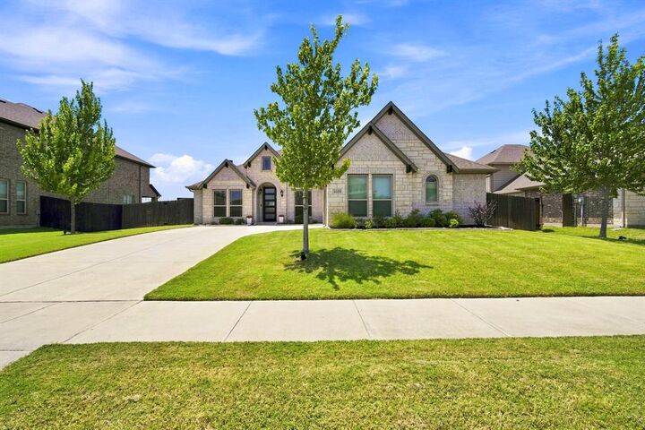 Property Photo:  4809 Windfern Way  TX 76065 