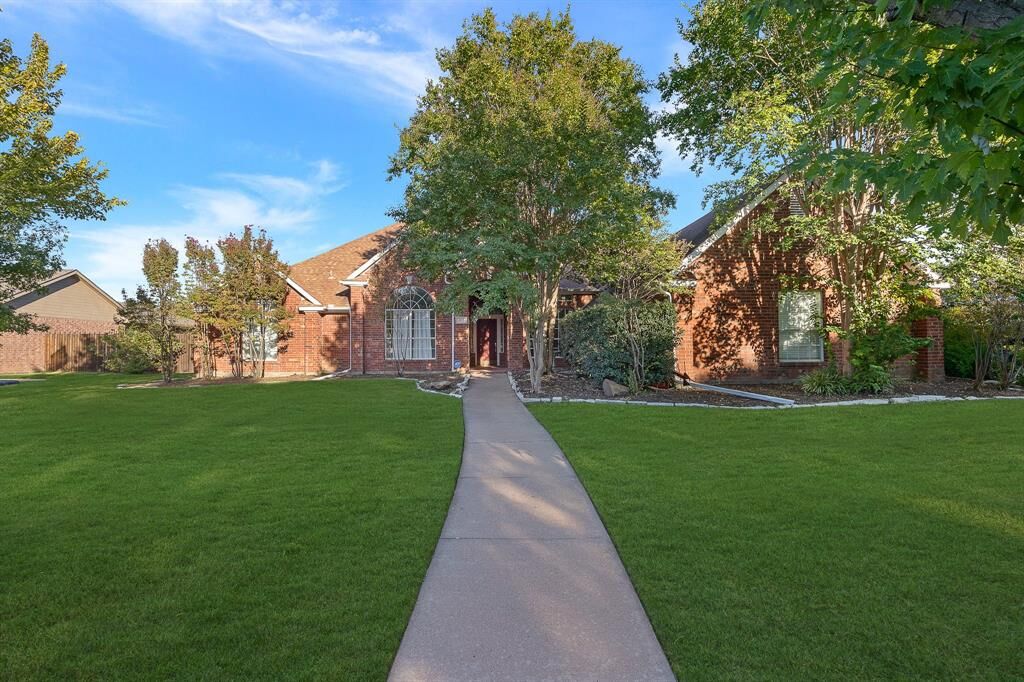 Property Photo:  109 Killdeer Court  TX 76092 