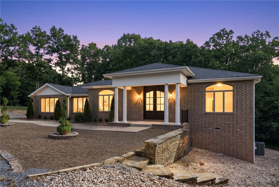 Property Photo:  1 Barrow Circle  AR 72715 