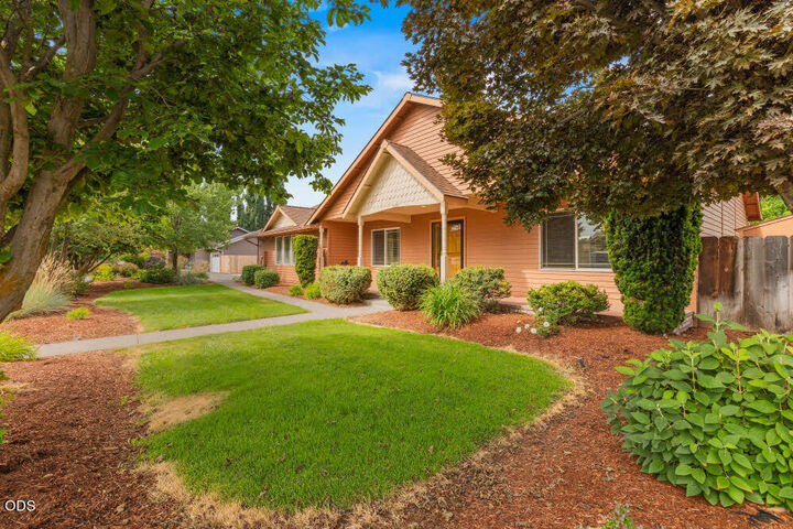 Property Photo: 2640 Nile Street OR 97603