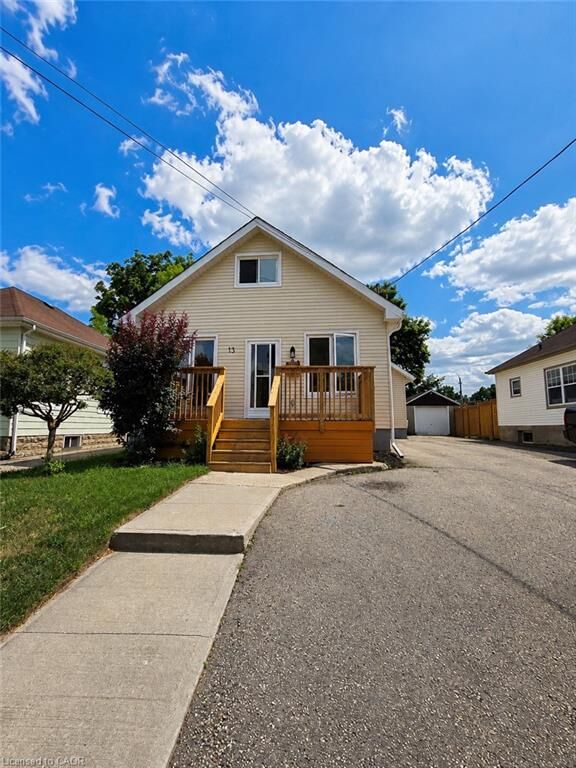 Property Photo:  13 Stanley Street  ON N1S 2A5 