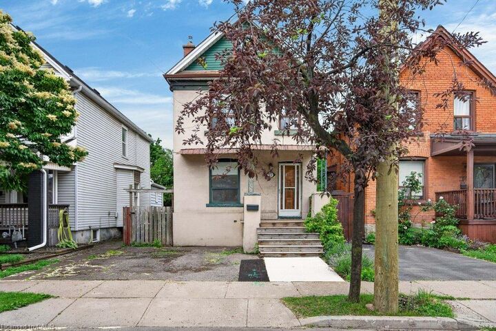Property Photo: 21 East Bend Avenue N ON L8L 7E1
