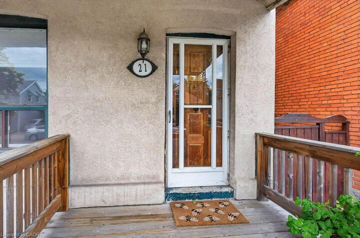 Property Photo: 21 East Bend Avenue N ON L8L 7E1