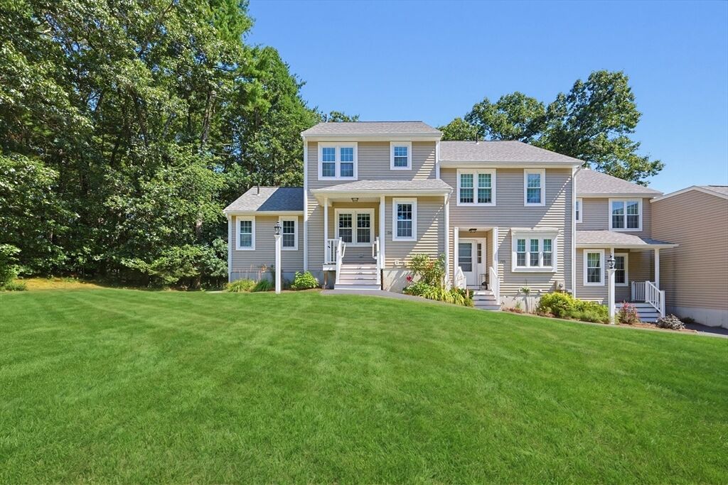 Property Photo: 206 Laurelwood Dr 206 MA 01747