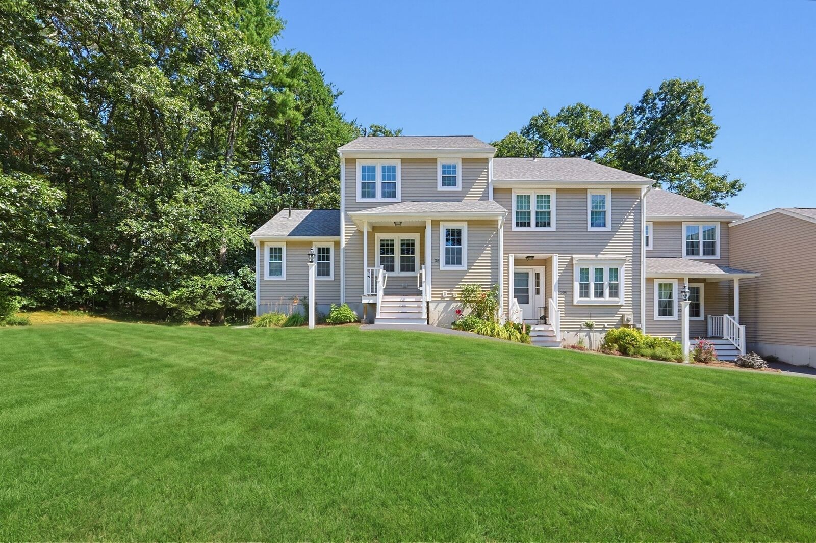 Property Photo: 206 Laurelwood Dr 206 MA 01747