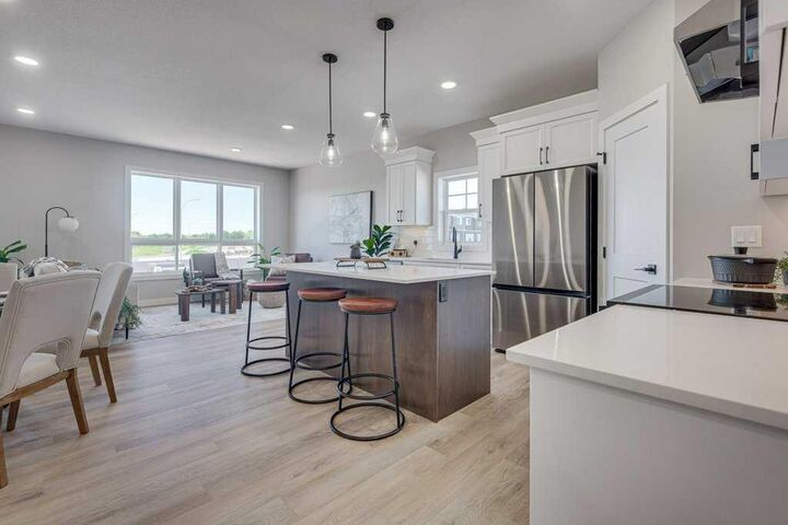 Property Photo: 15 Ellington Crescent AB T4P 3M1