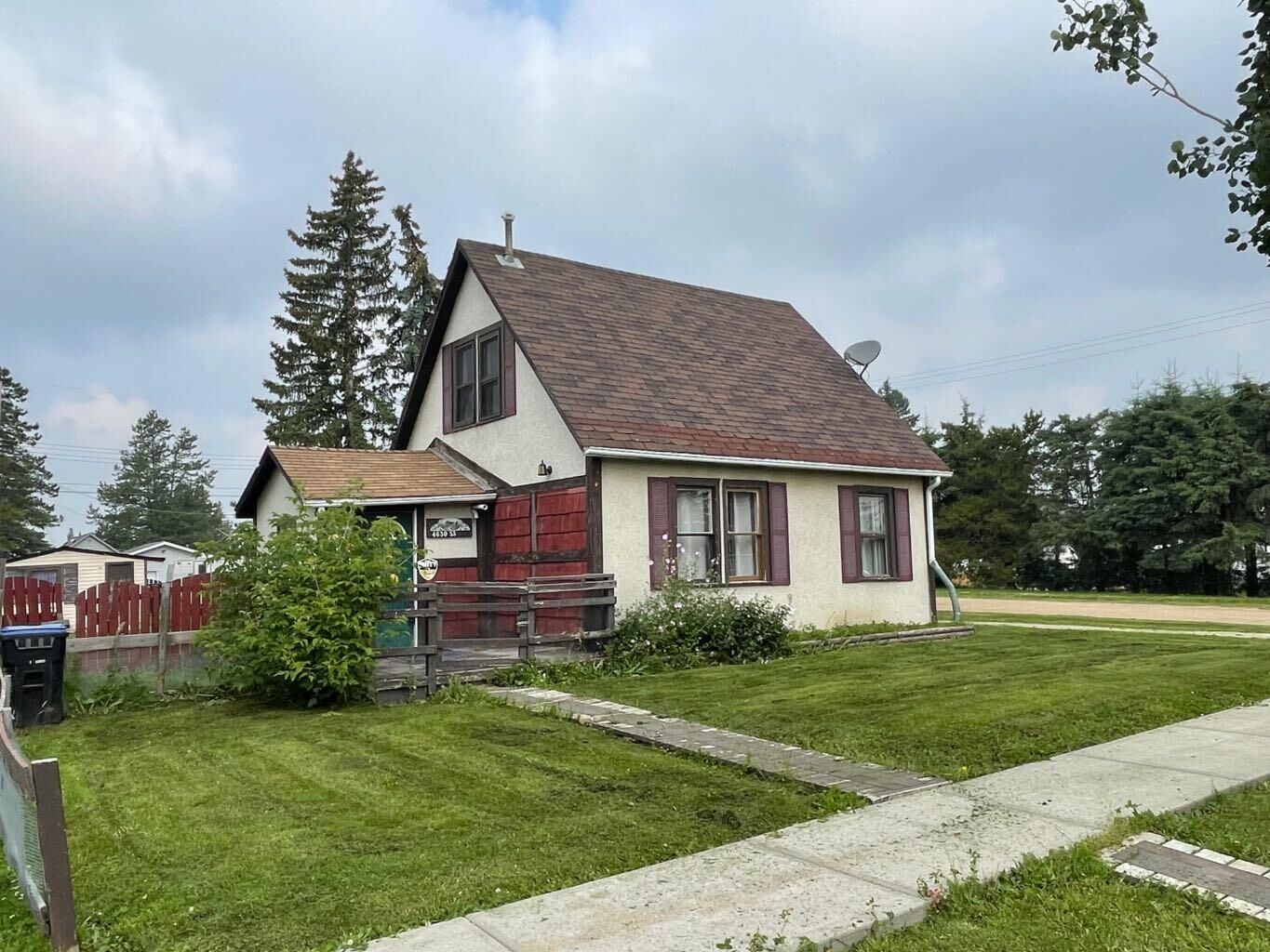 Property Photo: 4630 53 Street AB T0E 1N0