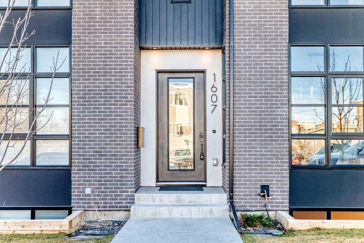 Property Photo: 1607 37 Avenue SW AB T2T 2H2