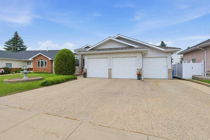 Property Photo: 37 Ashmore Close AB T4R 2R7