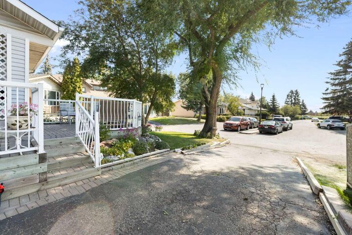 Property Photo: 243 Radcliffe Place SE AB T2A 6M9