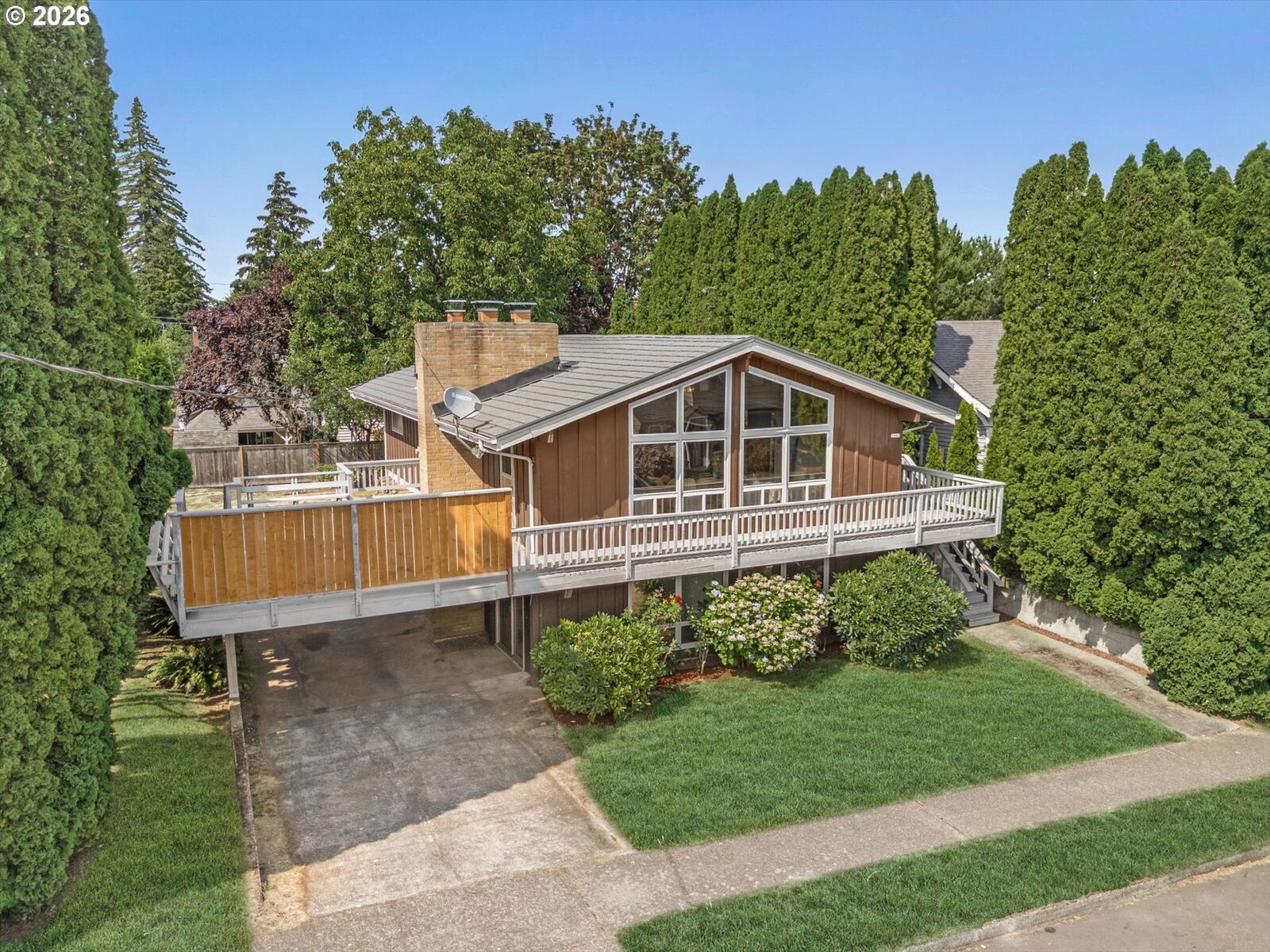 Property Photo:  7647 SE Hawthorne Blvd  OR 97215 